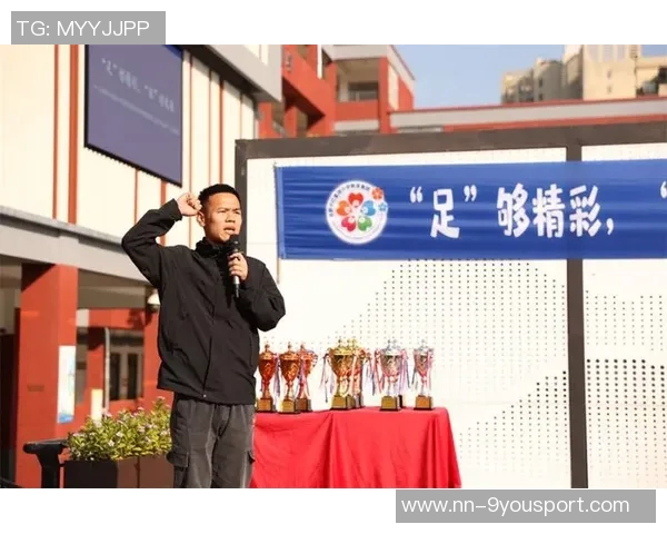 快乐足球联赛：激情碰撞与友谊传递的绿茵场上演绎梦想与团结的精彩篇章